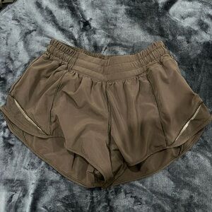 Lululemon Hotty Hot Low Rise 2.5 - Size 6